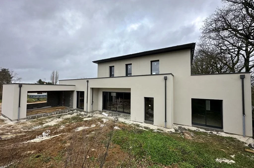 Construction d’une grande maison contemporaine au Breuil Mingot